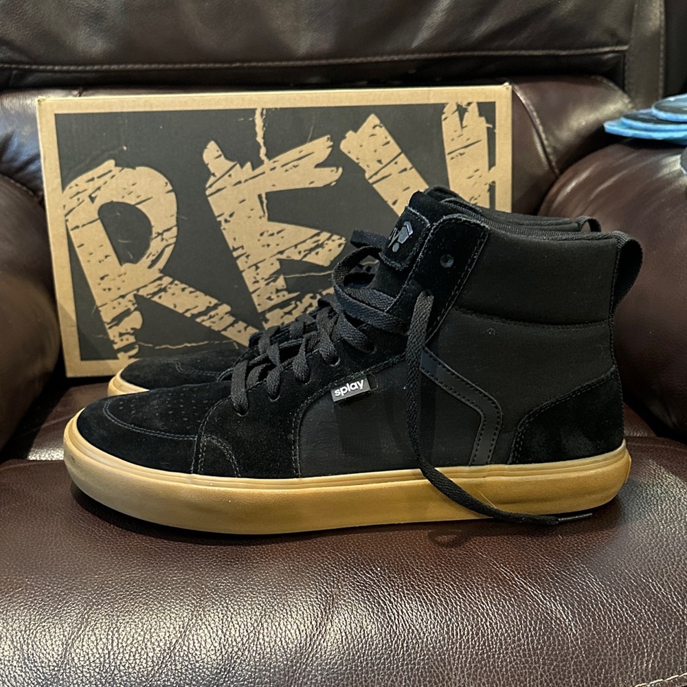 Splay Rev HTS like new size 12